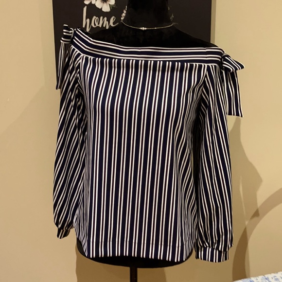 Banana Republic Tops - Banana Republic Off Shoulder -Q-34